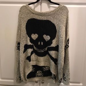 Sweater with skulls